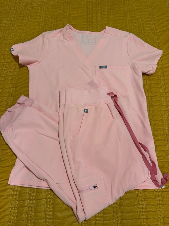 Figs Other - Figs Light Pink V-Neck Scrub Top and Jogger Set XS TOP / XSP JOGGERS
